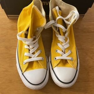 High Top Converse.  Men’s 5 Women’s  7.  NEW.